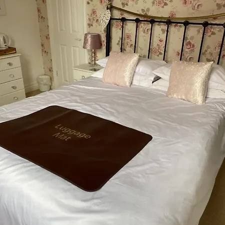 Birtley House 4* روبن هودز باي