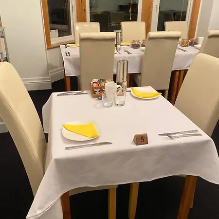 Birtley House 4* روبن هودز باي